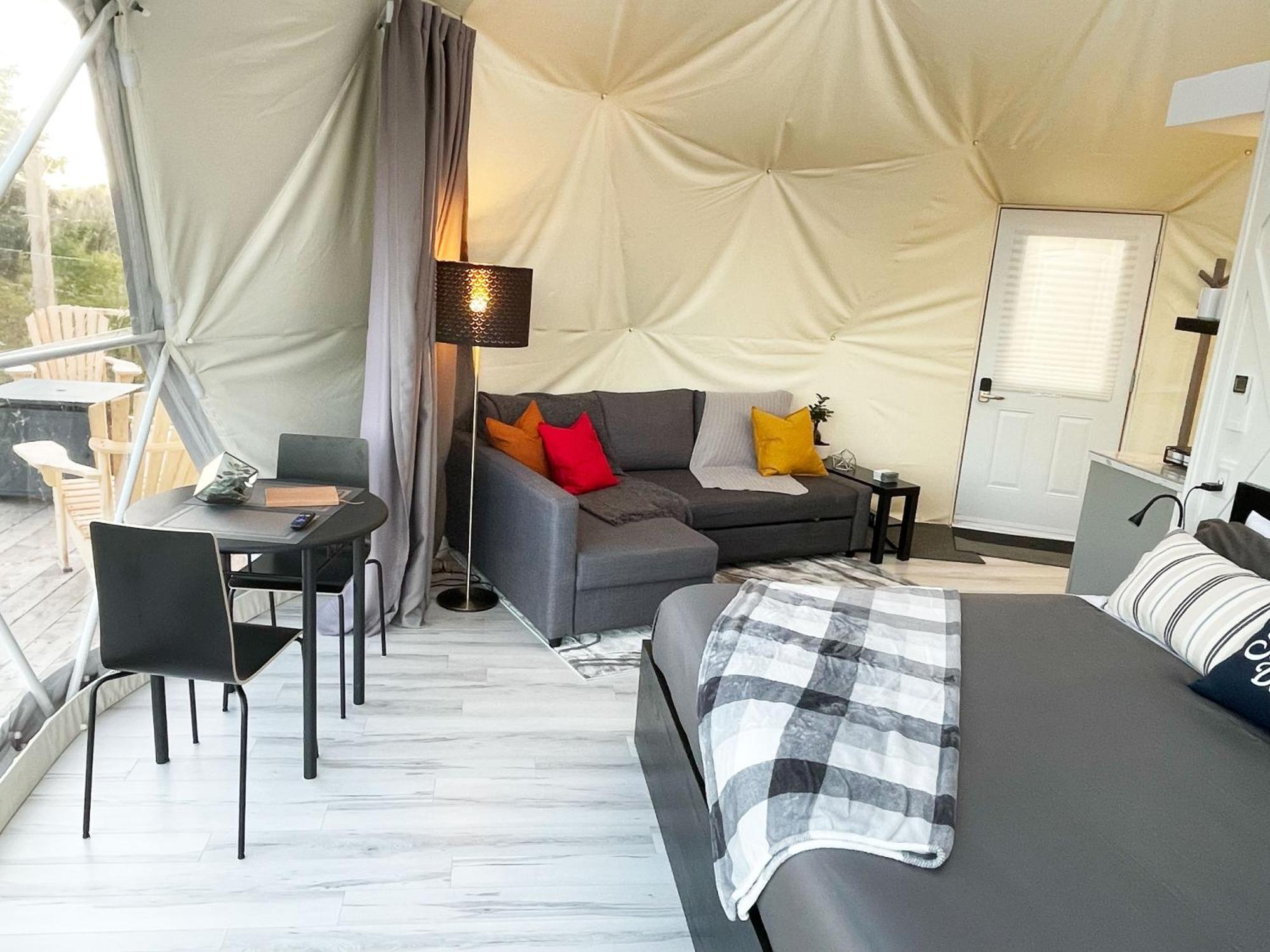 Вілла Port Wade Glamping Domes Victoria Beach Екстер'єр фото