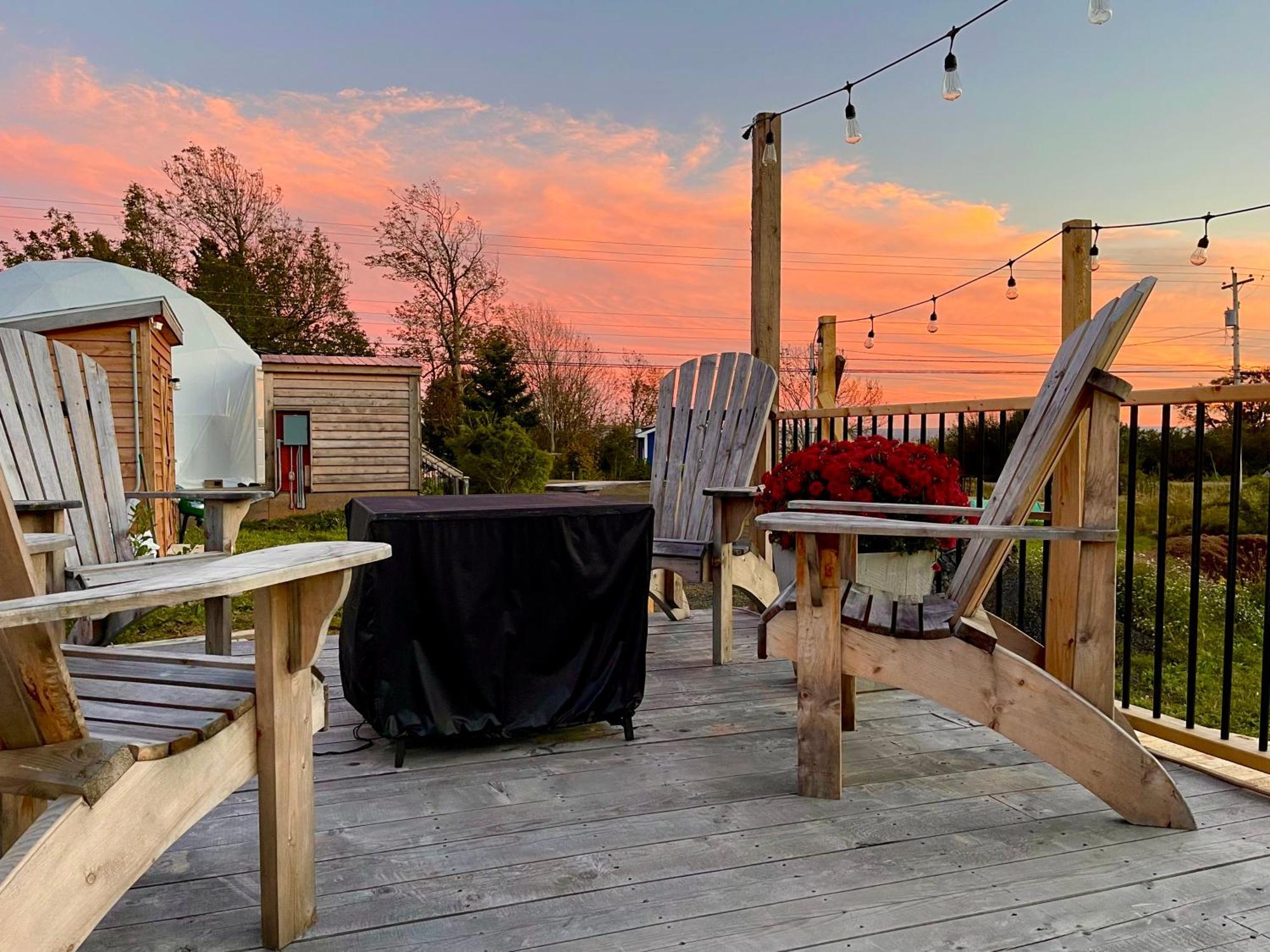 Вілла Port Wade Glamping Domes Victoria Beach Екстер'єр фото