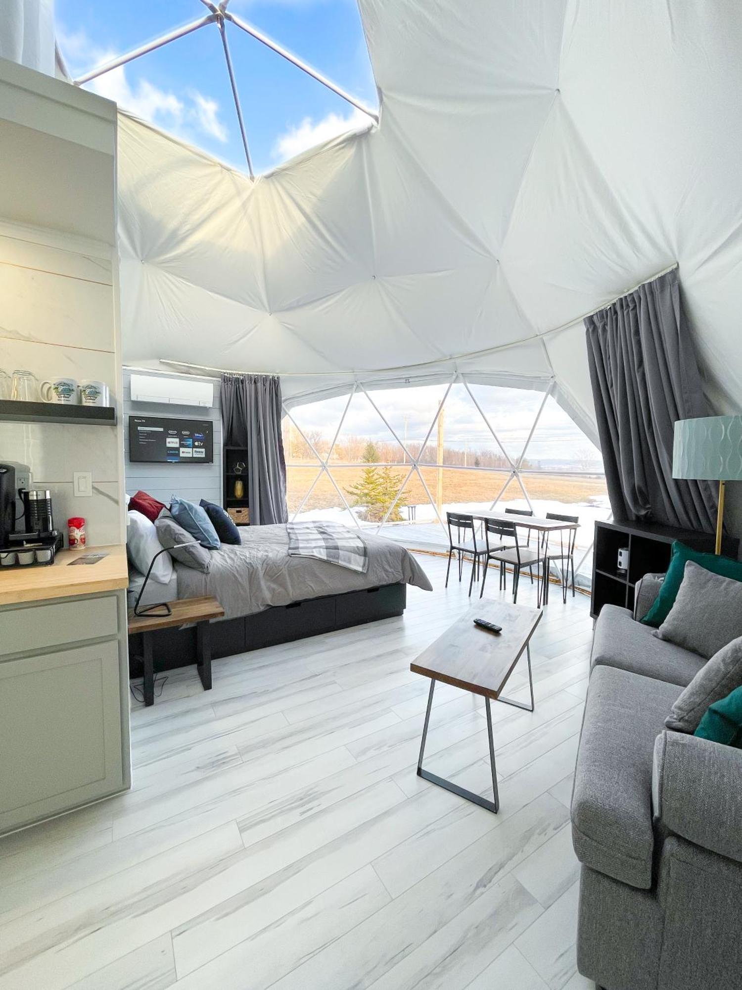 Вілла Port Wade Glamping Domes Victoria Beach Екстер'єр фото