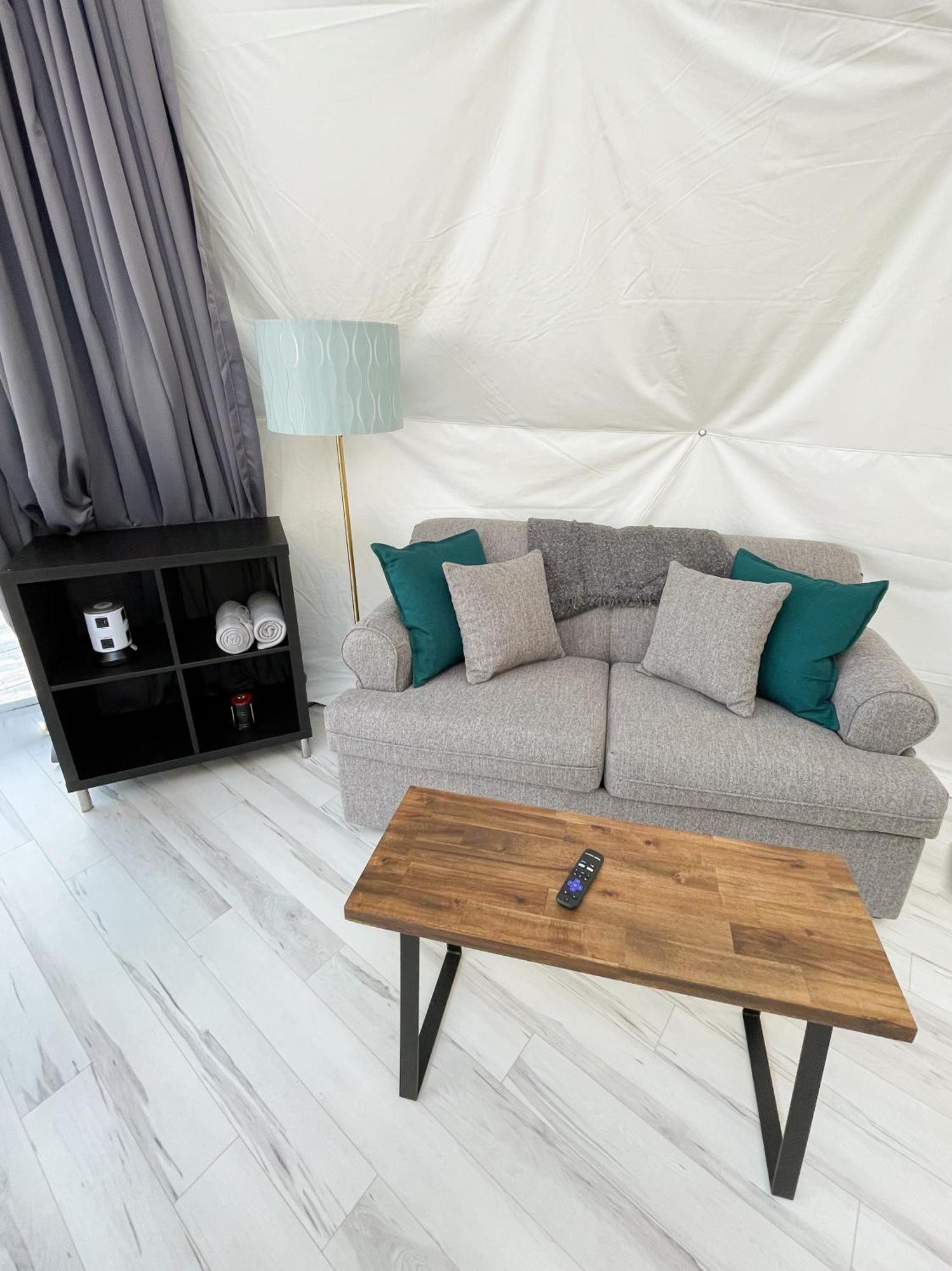 Вілла Port Wade Glamping Domes Victoria Beach Екстер'єр фото