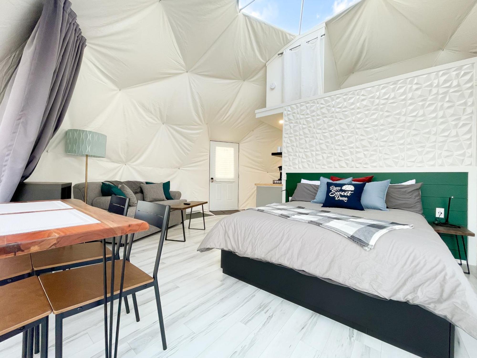 Вілла Port Wade Glamping Domes Victoria Beach Екстер'єр фото